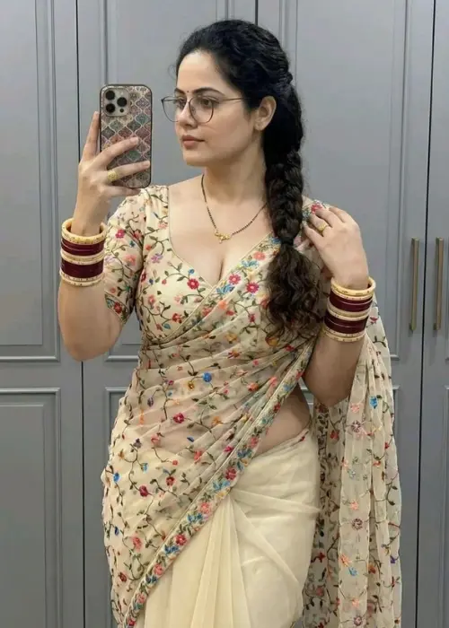 Escorts in Dhakuria - Call Girls Service Dhakuria