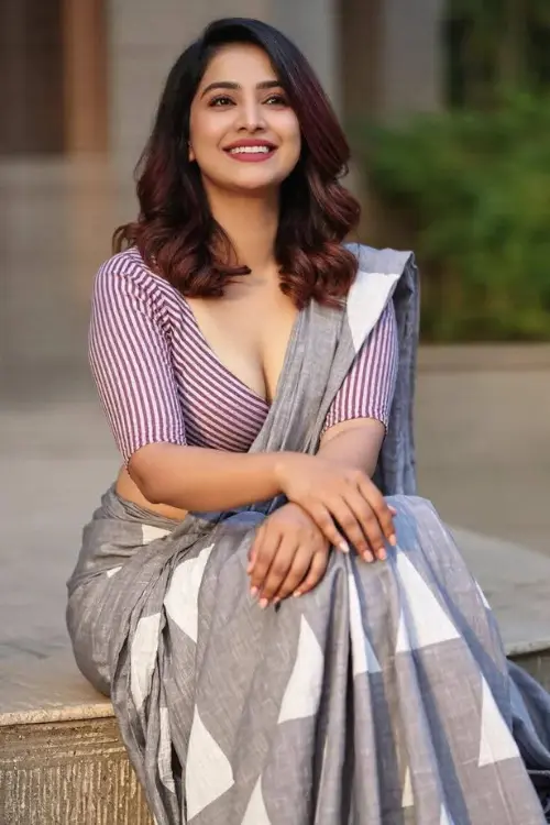 Natasha South Indian Escorts Kolkata - Tamil Call Girl Age 23